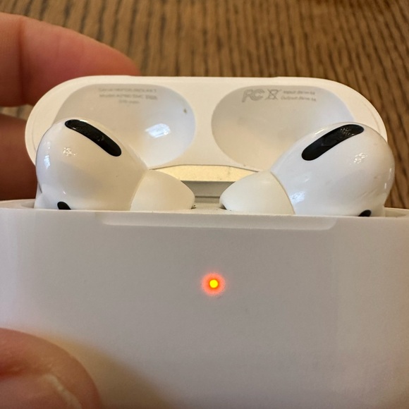 AirPods Pro - Picture 2 of 5